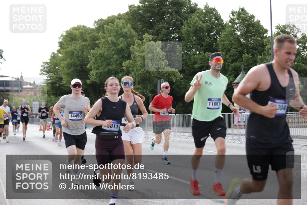 29.06.2025 - hella hamburg halbmarathon Jannik Wohlers http://msf.ph/oto/8193485 29.06.2025 09:46:09 Lombardsbrücke 1344, 1889, 2243, 4477, 4944, 5048, 5152, 6683, 7534, 7628, 7901, 8312, 8784, 8864, 10298, 10865, 10929, 11230, 11304, 11661, 12447, 12987, 13252, 13617, 13961, 14310, 14450, 15902, 16065, 16140, 16243, 16811, 16931, 16957, 17751, 18277, 18422 meine-sportfotos.de