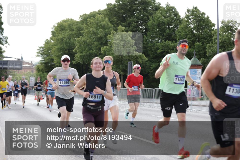 29.06.2025 - hella hamburg halbmarathon Jannik Wohlers http://msf.ph/oto/8193494 29.06.2025 09:46:09 Lombardsbrücke 1344, 1889, 2243, 4477, 4944, 5048, 5152, 6683, 7534, 7628, 7901, 8312, 8784, 8864, 10298, 10865, 10929, 11230, 11304, 11661, 12447, 12987, 13252, 13617, 13961, 14310, 14450, 15902, 16065, 16140, 16243, 16811, 16931, 16957, 17751, 18277, 18422 meine-sportfotos.de