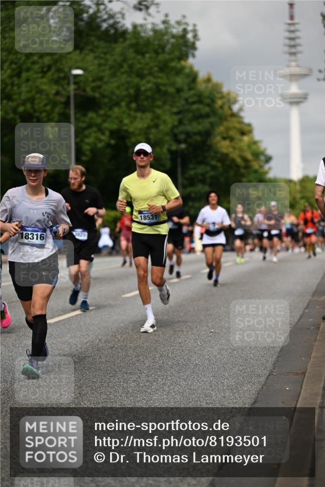 29.06.2025 - hella hamburg halbmarathon Dr. Thomas Lammeyer http://msf.ph/oto/8193501 29.06.2025 10:11:16 Kennedybrücke 4502, 5287, 5807, 5845, 5926, 6314, 6664, 9560, 10212, 10283, 10703, 11114, 11394 meine-sportfotos.de