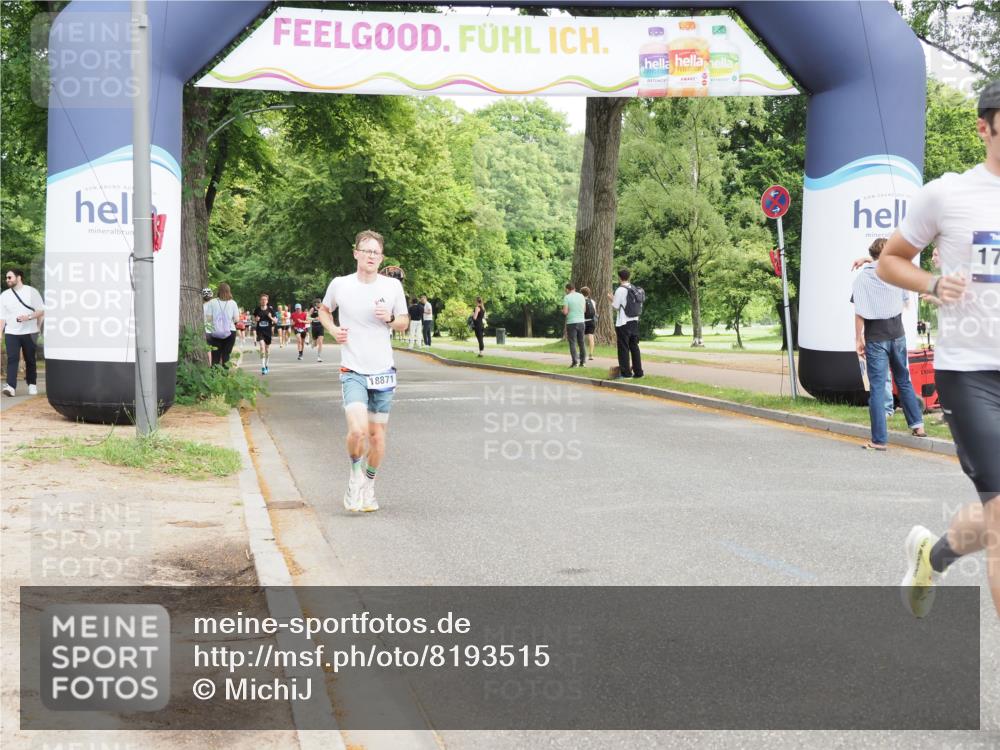 29.06.2025 - hella hamburg halbmarathon MichiJ http://msf.ph/oto/8193515 29.06.2025 10:20:06 Zwischen KM18-KM19 3379, 8323, 12691, 17768, 18871 meine-sportfotos.de