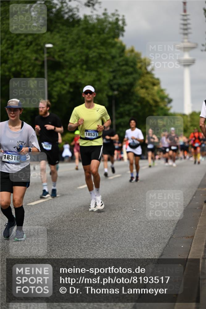 29.06.2025 - hella hamburg halbmarathon Dr. Thomas Lammeyer http://msf.ph/oto/8193517 29.06.2025 10:11:16 Kennedybrücke 4502, 5287, 5807, 5845, 5926, 6314, 6664, 9560, 10212, 10283, 10703, 11114, 11394 meine-sportfotos.de