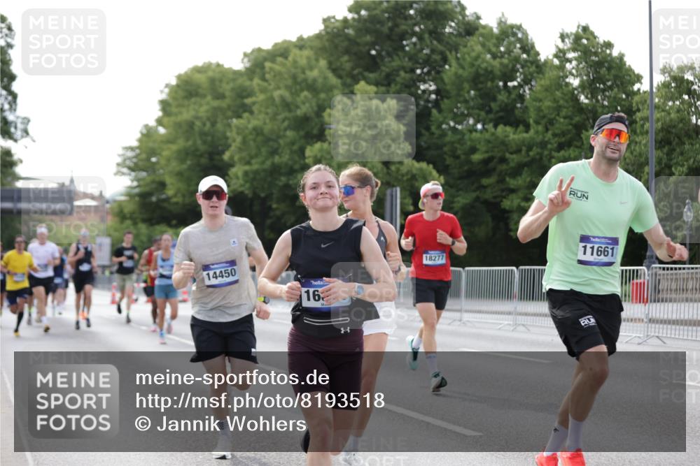 29.06.2025 - hella hamburg halbmarathon Jannik Wohlers http://msf.ph/oto/8193518 29.06.2025 09:46:10 Lombardsbrücke 1344, 1889, 2243, 4477, 4944, 5048, 5152, 6683, 7534, 7628, 7901, 8312, 8784, 10298, 10865, 10927, 10929, 11230, 11304, 11661, 12447, 12987, 13252, 13617, 13961, 14310, 14450, 15902, 16065, 16140, 16243, 16811, 16931, 16957, 17751, 18277, 18422 meine-sportfotos.de