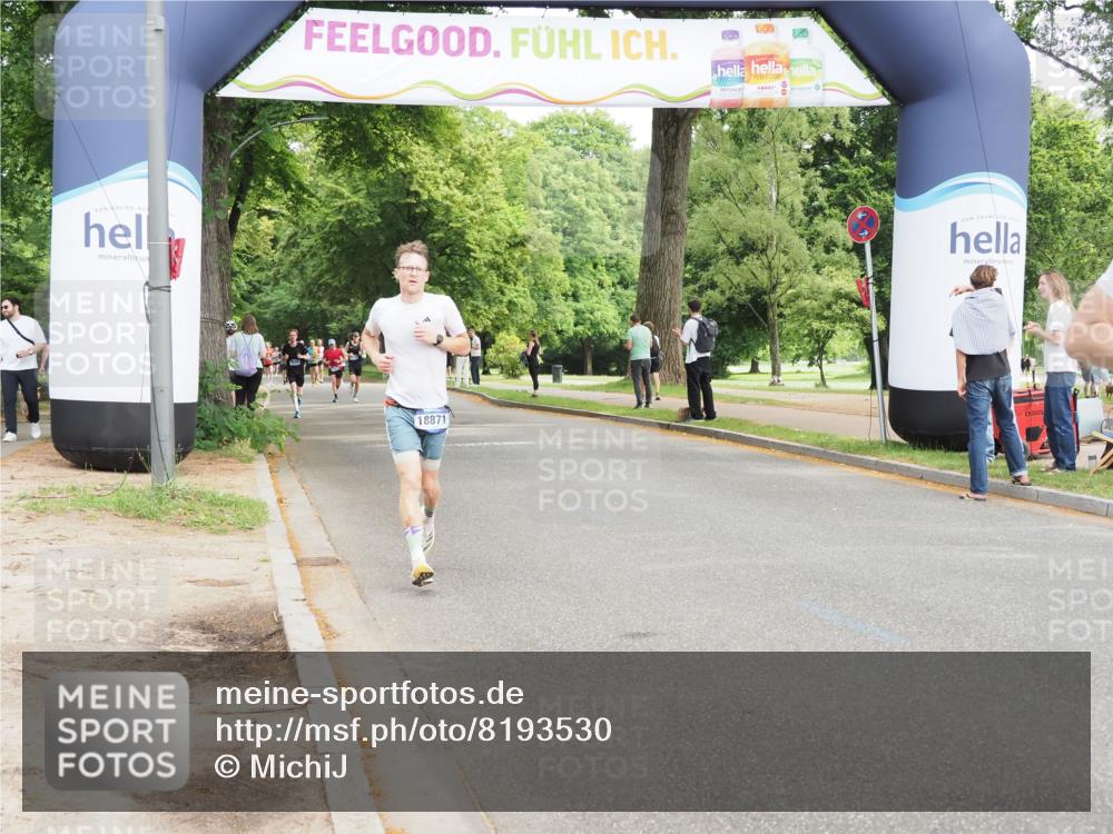 29.06.2025 - hella hamburg halbmarathon MichiJ http://msf.ph/oto/8193530 29.06.2025 10:20:06 Zwischen KM18-KM19 3379, 8323, 12691, 17768, 18871 meine-sportfotos.de