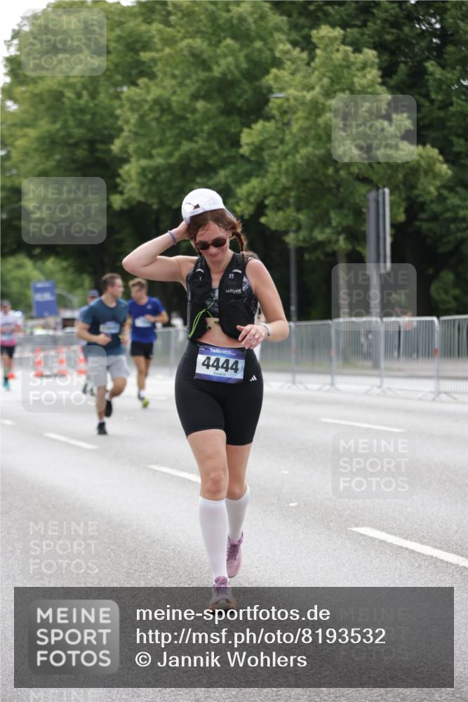 29.06.2025 - hella hamburg halbmarathon Jannik Wohlers http://msf.ph/oto/8193532 29.06.2025 10:24:28 Lombardsbrücke 1740, 2108, 2249, 3099, 3113, 4008, 4010, 4444, 5126, 6261, 9573, 10907, 11400, 11816, 11817, 14898, 15124, 15942, 17535, 17954, 18194, 18198 meine-sportfotos.de