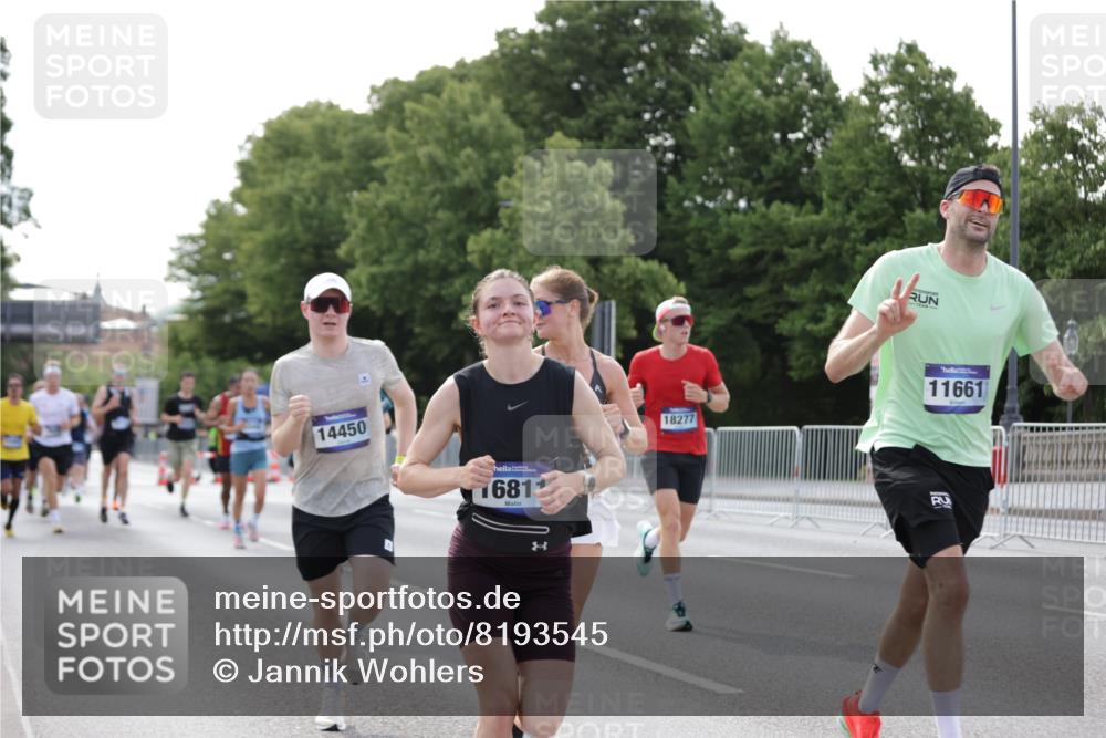 29.06.2025 - hella hamburg halbmarathon Jannik Wohlers http://msf.ph/oto/8193545 29.06.2025 09:46:10 Lombardsbrücke 1344, 1889, 2243, 4477, 4944, 5048, 5152, 6683, 7534, 7628, 7901, 8312, 8784, 10298, 10865, 10927, 10929, 11230, 11304, 11661, 12447, 12987, 13252, 13617, 13961, 14310, 14450, 15902, 16065, 16140, 16243, 16811, 16931, 16957, 17751, 18277, 18422 meine-sportfotos.de
