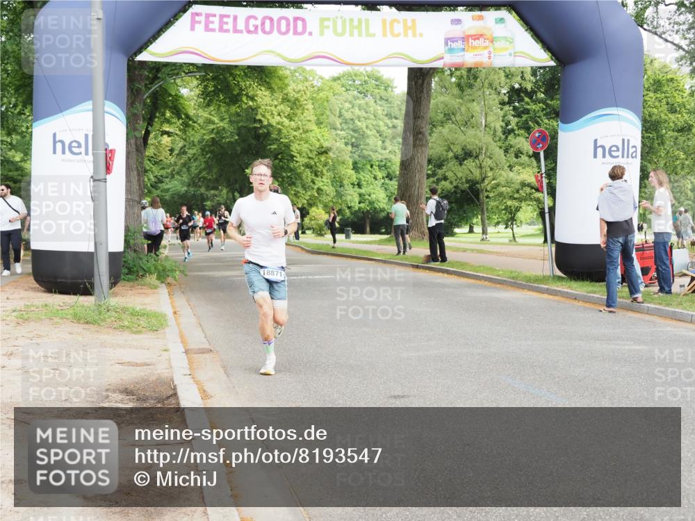29.06.2025 - hella hamburg halbmarathon MichiJ http://msf.ph/oto/8193547 29.06.2025 10:20:06 Zwischen KM18-KM19 3379, 8323, 12691, 17768, 18871 meine-sportfotos.de