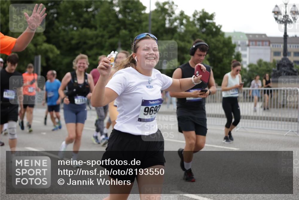 29.06.2025 - hella hamburg halbmarathon Jannik Wohlers http://msf.ph/oto/8193550 29.06.2025 11:13:40 Lombardsbrücke 1277, 1280, 1454, 1756, 2465, 2551, 3299, 3318, 3368, 3587, 3588, 3972, 4500, 4501, 4753, 5153, 5679, 5772, 6420, 6812, 7151, 7388, 7906, 8659, 9148, 9692, 10612, 10753, 11132, 11549, 11746, 11845, 12081, 12667, 12738, 13084, 13815, 14490, 14568, 14997, 15003, 15005, 15031, 15653, 16044, 16188, 17399, 17479, 17624, 19077 meine-sportfotos.de
