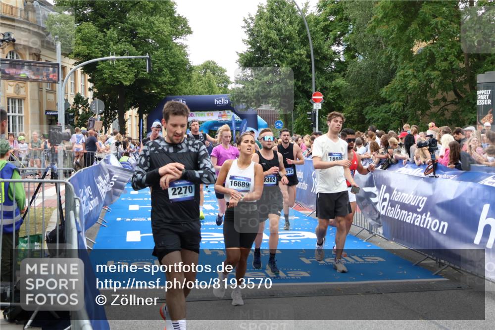 29.06.2025 - hella hamburg halbmarathon Zöllner http://msf.ph/oto/8193570 29.06.2025 10:45:16 Ziel 2188, 2270, 6054, 6375, 6575, 6819, 7087, 9302, 10064, 12783, 15563, 15636, 15651, 15741, 15760, 16513, 16685, 16689, 17120, 17960, 18346, 18718 meine-sportfotos.de