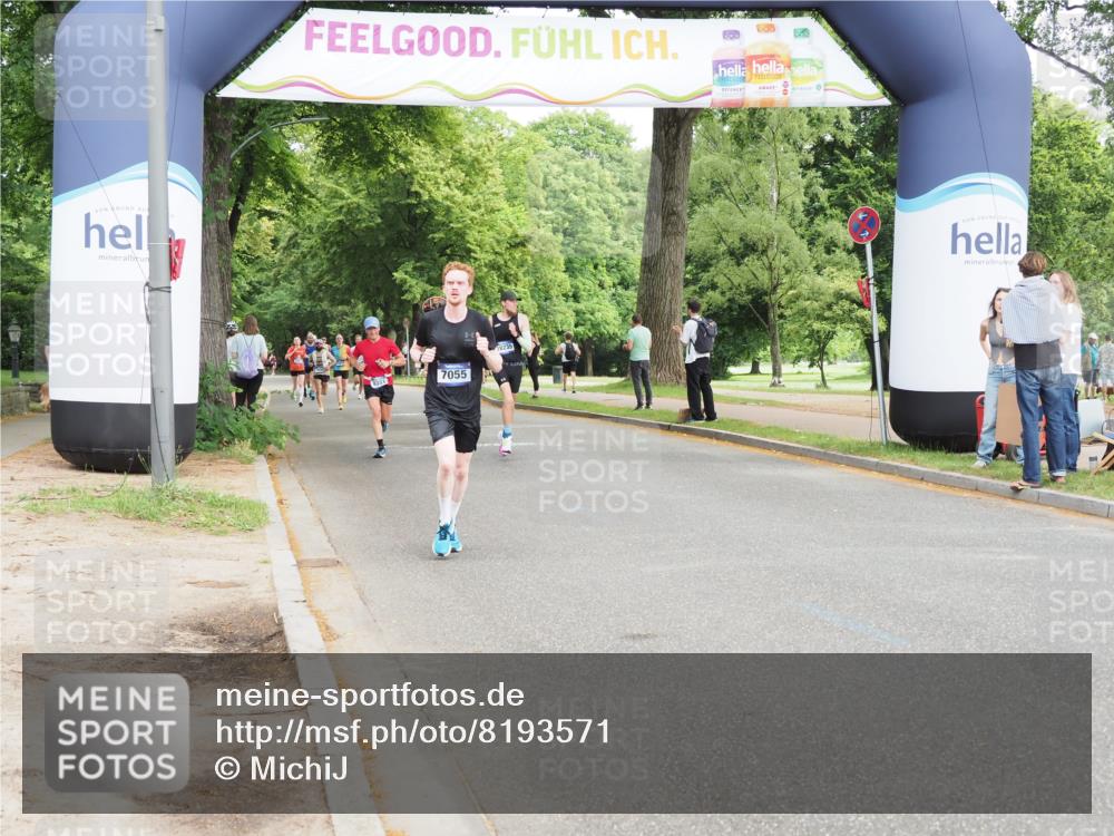 29.06.2025 - hella hamburg halbmarathon MichiJ http://msf.ph/oto/8193571 29.06.2025 10:20:12 Zwischen KM18-KM19 7055, 17768, 18871 meine-sportfotos.de