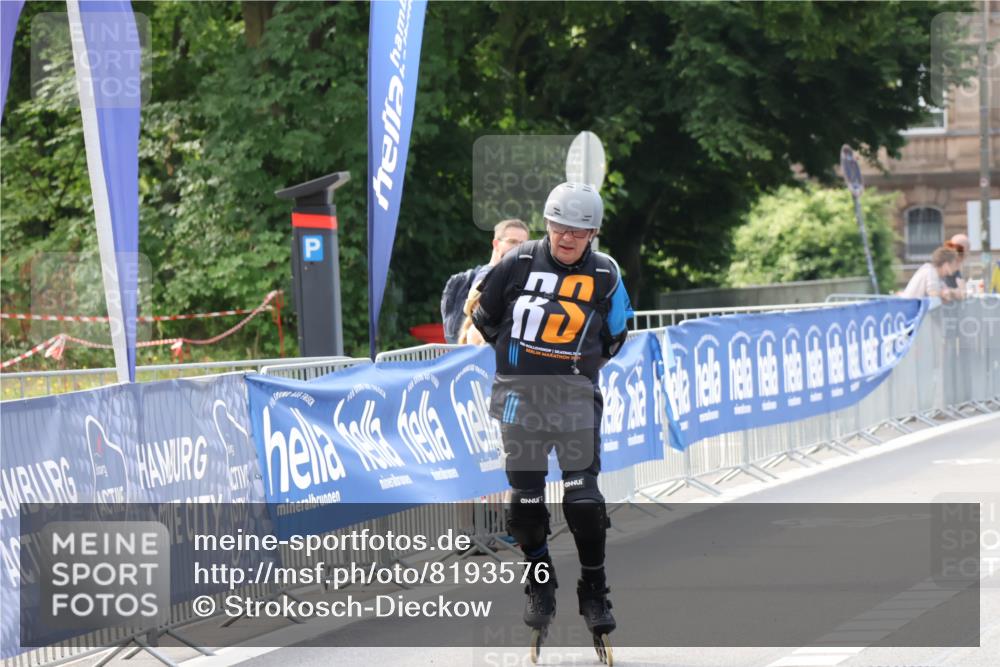 29.06.2025 - hella hamburg halbmarathon Strokosch-Dieckow http://msf.ph/oto/8193576 29.06.2025 09:36:11 Ziel 20394, 20398 meine-sportfotos.de