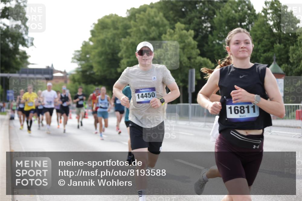 29.06.2025 - hella hamburg halbmarathon Jannik Wohlers http://msf.ph/oto/8193588 29.06.2025 09:46:10 Lombardsbrücke 1344, 1889, 2243, 4477, 4944, 5048, 5152, 6683, 7534, 7628, 7901, 8312, 8784, 10298, 10865, 10927, 10929, 11230, 11304, 11661, 12447, 12987, 13252, 13617, 13961, 14310, 14450, 15902, 16065, 16140, 16243, 16811, 16931, 16957, 17751, 18277, 18422 meine-sportfotos.de
