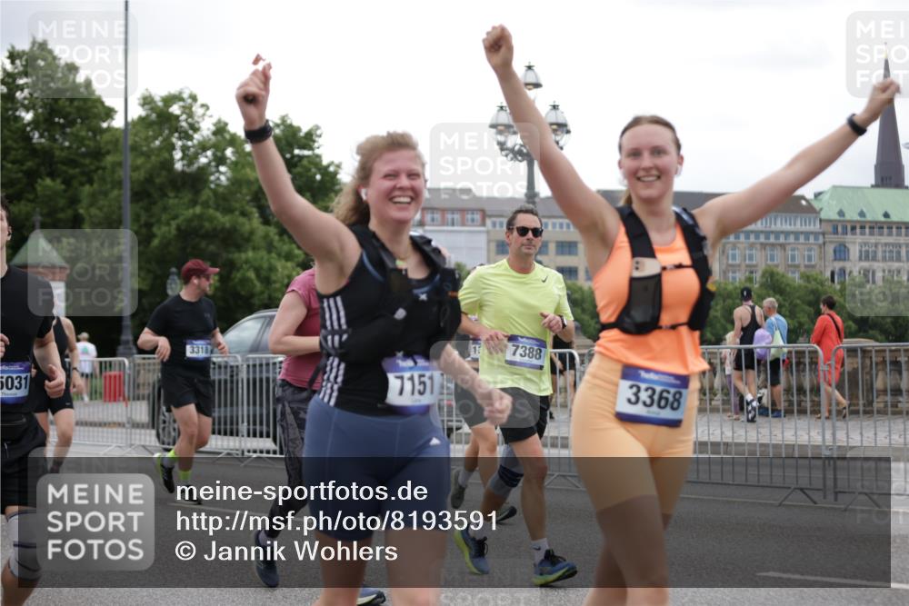 29.06.2025 - hella hamburg halbmarathon Jannik Wohlers http://msf.ph/oto/8193591 29.06.2025 11:13:42 Lombardsbrücke 1277, 1280, 1454, 1756, 2465, 2551, 3299, 3318, 3368, 3587, 3588, 3682, 3683, 3972, 4500, 4501, 4753, 5153, 5679, 5772, 6420, 6445, 6812, 7151, 7388, 7906, 8659, 9148, 9692, 10612, 10753, 11132, 11312, 11549, 11746, 11845, 12081, 12667, 12738, 13084, 13278, 13718, 13815, 14490, 14568, 14997, 15003, 15005, 15031, 15653, 16044, 16188, 17399, 17479, 17624 meine-sportfotos.de