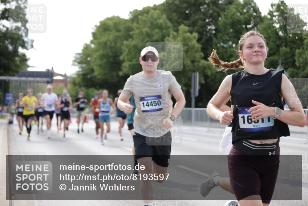 29.06.2025 - hella hamburg halbmarathon Jannik Wohlers http://msf.ph/oto/8193597 29.06.2025 09:46:10 Lombardsbrücke 1344, 1889, 2243, 4477, 4944, 5048, 5152, 6683, 7534, 7628, 7901, 8312, 8784, 10298, 10865, 10927, 10929, 11230, 11304, 11661, 12447, 12987, 13252, 13617, 13961, 14310, 14450, 15902, 16065, 16140, 16243, 16811, 16931, 16957, 17751, 18277, 18422 meine-sportfotos.de