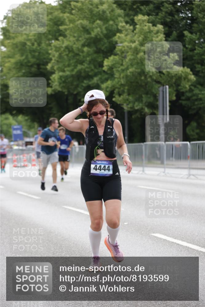 29.06.2025 - hella hamburg halbmarathon Jannik Wohlers http://msf.ph/oto/8193599 29.06.2025 10:24:28 Lombardsbrücke 1740, 2108, 2249, 3099, 3113, 4008, 4010, 4444, 5126, 6261, 9573, 10907, 11400, 11816, 11817, 14898, 15124, 15942, 17535, 17954, 18194, 18198 meine-sportfotos.de