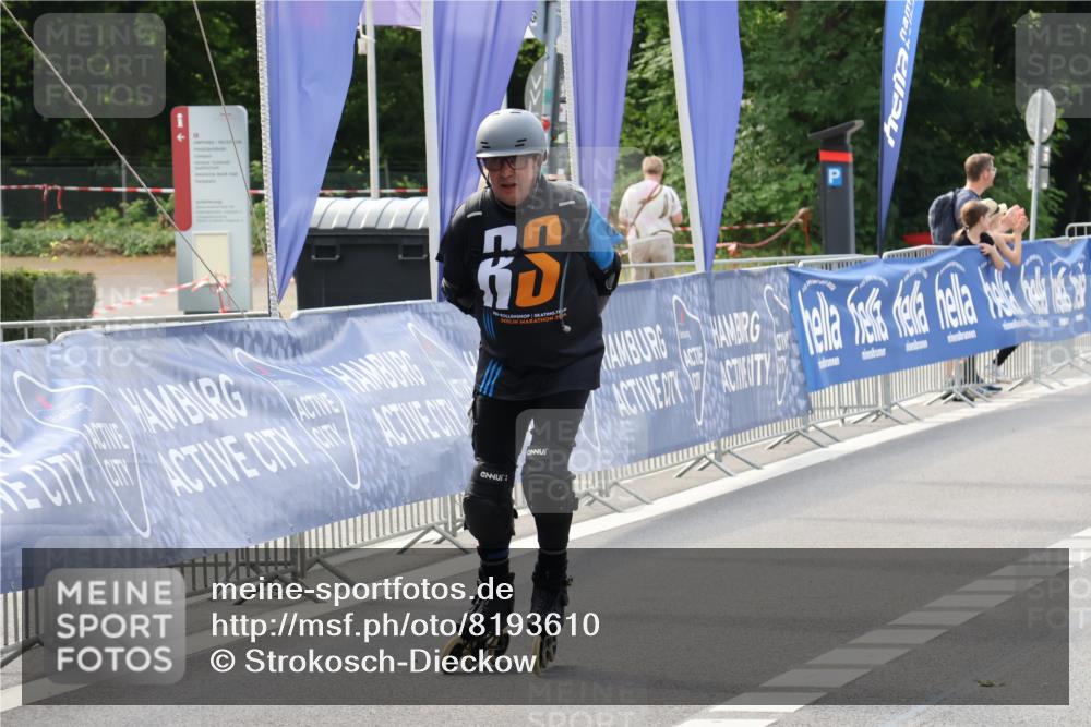 29.06.2025 - hella hamburg halbmarathon Strokosch-Dieckow http://msf.ph/oto/8193610 29.06.2025 09:36:14 Ziel 20120, 20393, 20394, 20398 meine-sportfotos.de