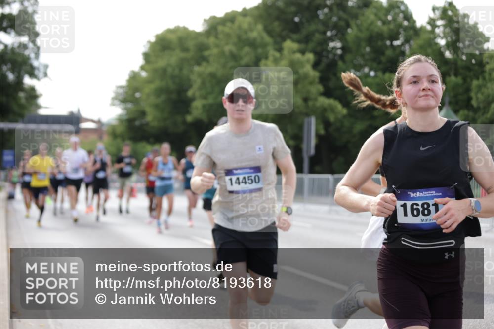 29.06.2025 - hella hamburg halbmarathon Jannik Wohlers http://msf.ph/oto/8193618 29.06.2025 09:46:10 Lombardsbrücke 1344, 1889, 2243, 4477, 4944, 5048, 5152, 6683, 7534, 7628, 7901, 8312, 8784, 10298, 10865, 10927, 10929, 11230, 11304, 11661, 12447, 12987, 13252, 13617, 13961, 14310, 14450, 15902, 16065, 16140, 16243, 16811, 16931, 16957, 17751, 18277, 18422 meine-sportfotos.de