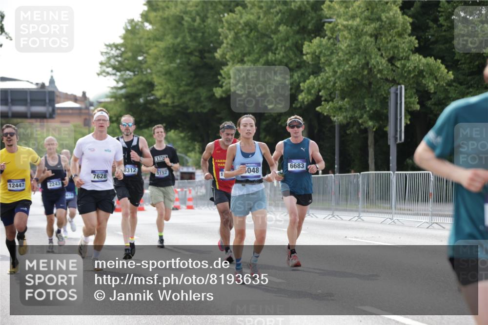 29.06.2025 - hella hamburg halbmarathon Jannik Wohlers http://msf.ph/oto/8193635 29.06.2025 09:46:12 Lombardsbrücke 1344, 1889, 2243, 4477, 4944, 5048, 5152, 6683, 7534, 7628, 8312, 8784, 10298, 10865, 10927, 10929, 11230, 11304, 11661, 12447, 12987, 13961, 14310, 14450, 15902, 16065, 16140, 16243, 16619, 16811, 16957, 17751, 18277, 18422 meine-sportfotos.de