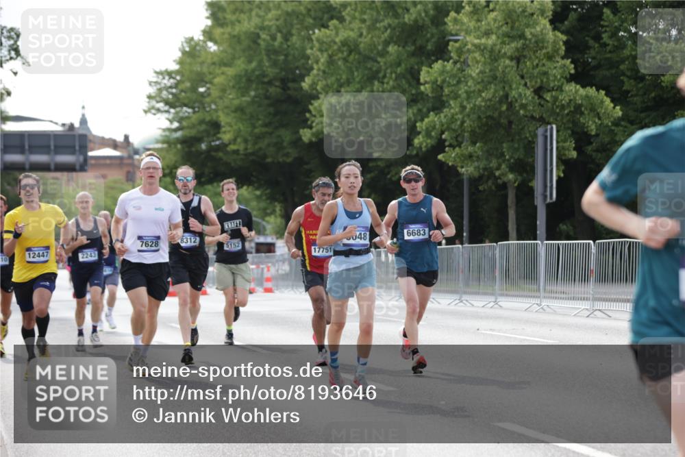 29.06.2025 - hella hamburg halbmarathon Jannik Wohlers http://msf.ph/oto/8193646 29.06.2025 09:46:12 Lombardsbrücke 1344, 1889, 2243, 4477, 4944, 5048, 5152, 6683, 7534, 7628, 8312, 8784, 10298, 10865, 10927, 10929, 11230, 11304, 11661, 12447, 12987, 13961, 14310, 14450, 15902, 16065, 16140, 16243, 16619, 16811, 16957, 17751, 18277, 18422 meine-sportfotos.de