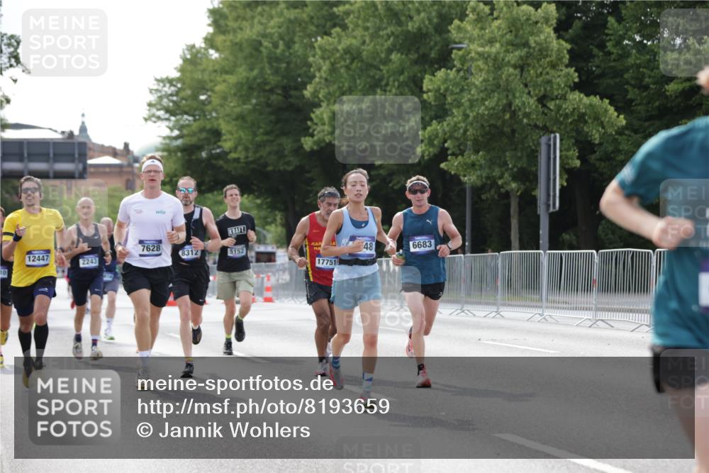 29.06.2025 - hella hamburg halbmarathon Jannik Wohlers http://msf.ph/oto/8193659 29.06.2025 09:46:12 Lombardsbrücke 1344, 1889, 2243, 4477, 4944, 5048, 5152, 6683, 7534, 7628, 8312, 8784, 10298, 10865, 10927, 10929, 11230, 11304, 11661, 12447, 12987, 13961, 14310, 14450, 15902, 16065, 16140, 16243, 16619, 16811, 16957, 17751, 18277, 18422 meine-sportfotos.de