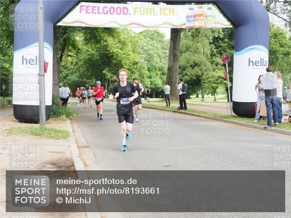 29.06.2025 - hella hamburg halbmarathon MichiJ http://msf.ph/oto/8193661 29.06.2025 10:20:12 Zwischen KM18-KM19 7055, 17768, 18871 meine-sportfotos.de