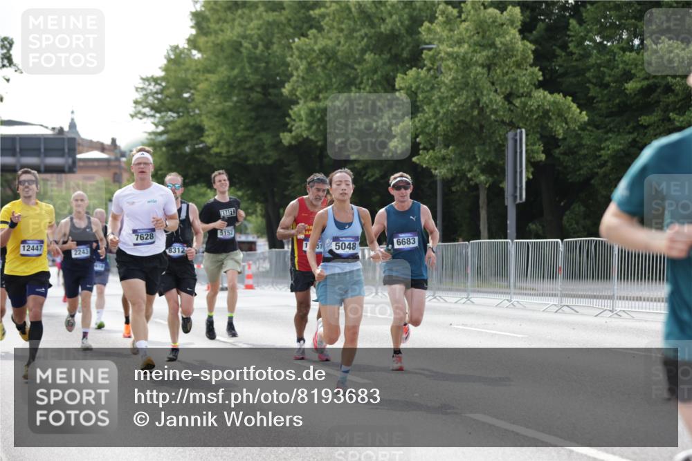 29.06.2025 - hella hamburg halbmarathon Jannik Wohlers http://msf.ph/oto/8193683 29.06.2025 09:46:12 Lombardsbrücke 1344, 1889, 2243, 4477, 4944, 5048, 5152, 6683, 7534, 7628, 8312, 8784, 10298, 10865, 10927, 10929, 11230, 11304, 11661, 12447, 12987, 13961, 14310, 14450, 15902, 16065, 16140, 16243, 16619, 16811, 16957, 17751, 18277, 18422 meine-sportfotos.de
