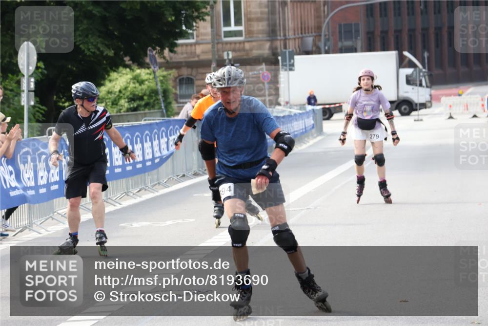 29.06.2025 - hella hamburg halbmarathon Strokosch-Dieckow http://msf.ph/oto/8193690 29.06.2025 09:36:19 Ziel 20120, 20279, 20393, 20394, 20398 meine-sportfotos.de