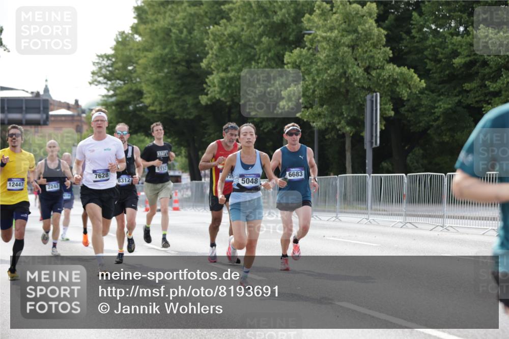 29.06.2025 - hella hamburg halbmarathon Jannik Wohlers http://msf.ph/oto/8193691 29.06.2025 09:46:12 Lombardsbrücke 1344, 1889, 2243, 4477, 4944, 5048, 5152, 6683, 7534, 7628, 8312, 8784, 10298, 10865, 10927, 10929, 11230, 11304, 11661, 12447, 12987, 13961, 14310, 14450, 15902, 16065, 16140, 16243, 16619, 16811, 16957, 17751, 18277, 18422 meine-sportfotos.de