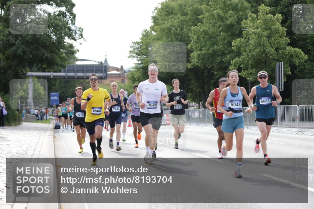 29.06.2025 - hella hamburg halbmarathon Jannik Wohlers http://msf.ph/oto/8193704 29.06.2025 09:46:12 Lombardsbrücke 1344, 1889, 2243, 4477, 4944, 5048, 5152, 6683, 7534, 7628, 8312, 8784, 10298, 10865, 10927, 10929, 11230, 11304, 11661, 12447, 12987, 13961, 14310, 14450, 15902, 16065, 16140, 16243, 16619, 16811, 16957, 17751, 18277, 18422 meine-sportfotos.de