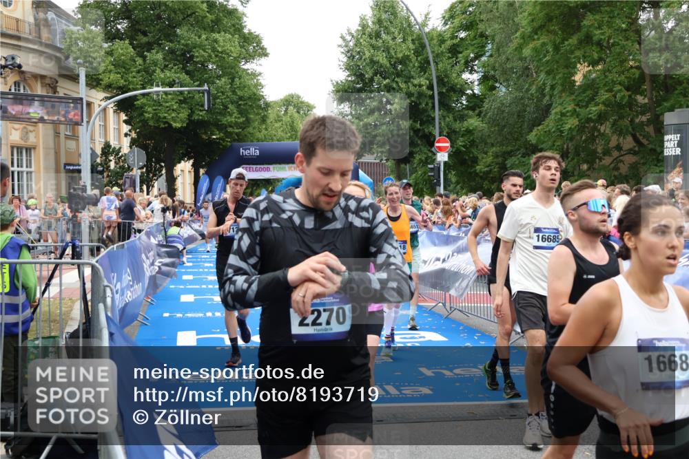 29.06.2025 - hella hamburg halbmarathon Zöllner http://msf.ph/oto/8193719 29.06.2025 10:45:18 Ziel 2188, 6054, 6375, 6575, 6819, 7087, 10064, 12783, 15563, 15636, 15651, 15741, 15760, 16513, 17120, 17960, 18346, 18718 meine-sportfotos.de