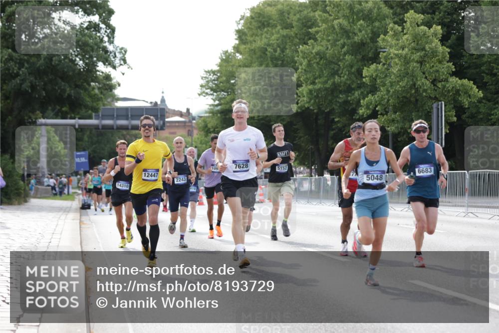 29.06.2025 - hella hamburg halbmarathon Jannik Wohlers http://msf.ph/oto/8193729 29.06.2025 09:46:13 Lombardsbrücke 1344, 1889, 2243, 4477, 4944, 5048, 5152, 6683, 7628, 8312, 8784, 10298, 10927, 10929, 11230, 11304, 11661, 12447, 12987, 13961, 14310, 14450, 15902, 16065, 16140, 16243, 16505, 16619, 16811, 16957, 17751, 18277, 18422 meine-sportfotos.de