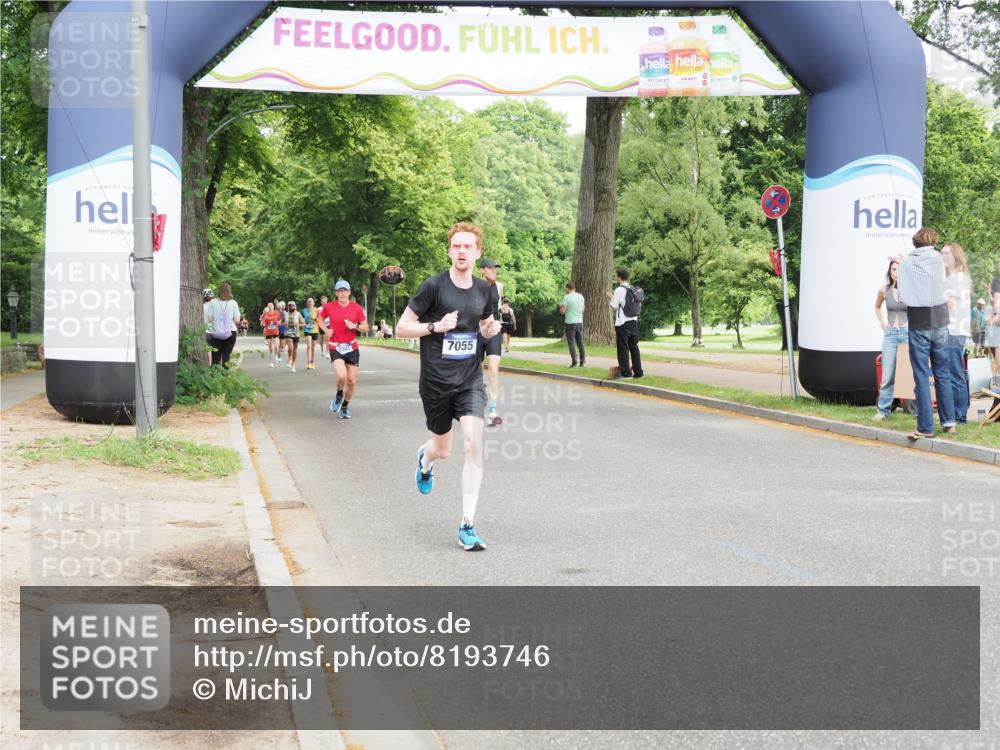 29.06.2025 - hella hamburg halbmarathon MichiJ http://msf.ph/oto/8193746 29.06.2025 10:20:12 Zwischen KM18-KM19 7055, 17768, 18871 meine-sportfotos.de