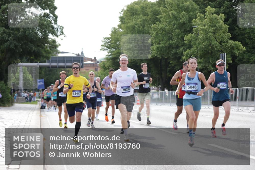 29.06.2025 - hella hamburg halbmarathon Jannik Wohlers http://msf.ph/oto/8193760 29.06.2025 09:46:13 Lombardsbrücke 1344, 1889, 2243, 4477, 4944, 5048, 5152, 6683, 7628, 8312, 8784, 10298, 10927, 10929, 11230, 11304, 11661, 12447, 12987, 13961, 14310, 14450, 15902, 16065, 16140, 16243, 16505, 16619, 16811, 16957, 17751, 18277, 18422 meine-sportfotos.de