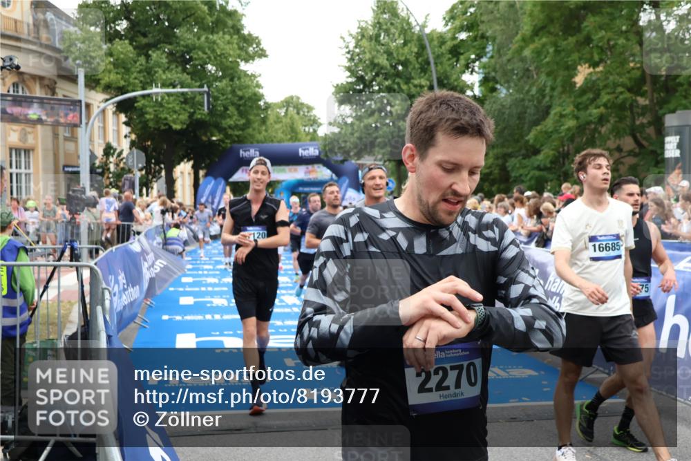 29.06.2025 - hella hamburg halbmarathon Zöllner http://msf.ph/oto/8193777 29.06.2025 10:45:18 Ziel 2188, 6054, 6375, 6575, 6819, 7087, 10064, 12783, 15563, 15636, 15651, 15741, 15760, 16513, 17120, 17960, 18346, 18718 meine-sportfotos.de
