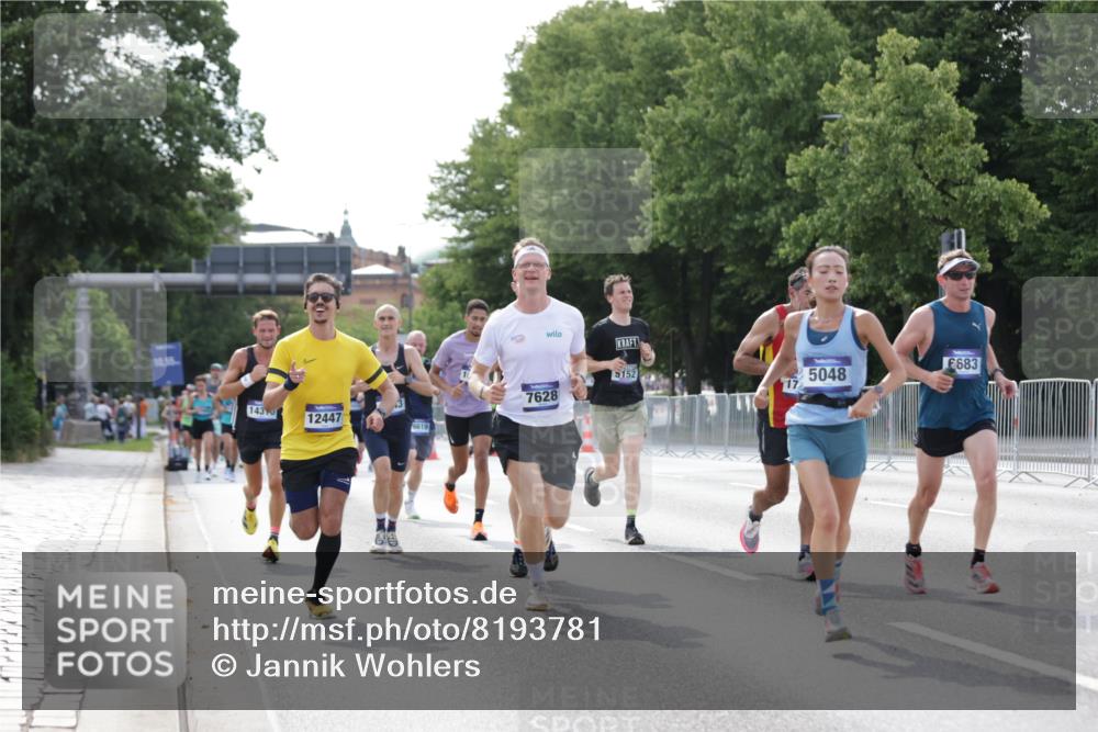 29.06.2025 - hella hamburg halbmarathon Jannik Wohlers http://msf.ph/oto/8193781 29.06.2025 09:46:13 Lombardsbrücke 1344, 1889, 2243, 4477, 4944, 5048, 5152, 6683, 7628, 8312, 8784, 10298, 10927, 10929, 11230, 11304, 11661, 12447, 12987, 13961, 14310, 14450, 15902, 16065, 16140, 16243, 16505, 16619, 16811, 16957, 17751, 18277, 18422 meine-sportfotos.de