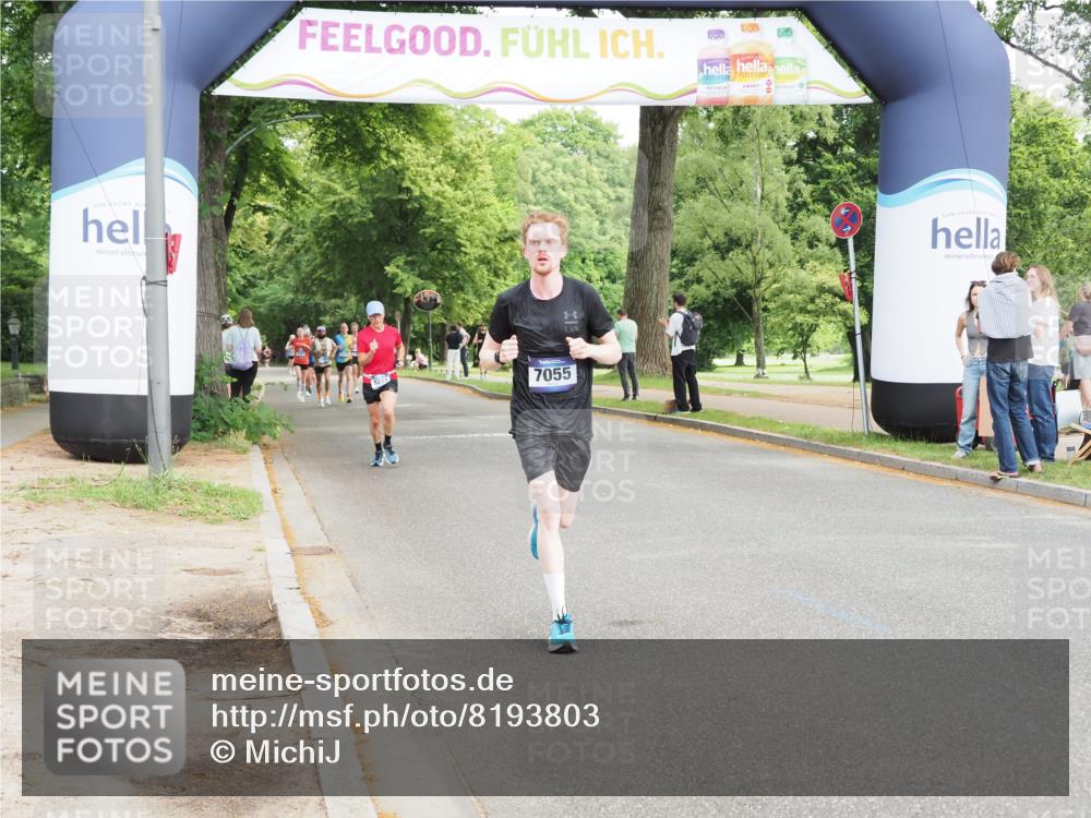 29.06.2025 - hella hamburg halbmarathon MichiJ http://msf.ph/oto/8193803 29.06.2025 10:20:13 Zwischen KM18-KM19 7055, 17768, 18235 meine-sportfotos.de
