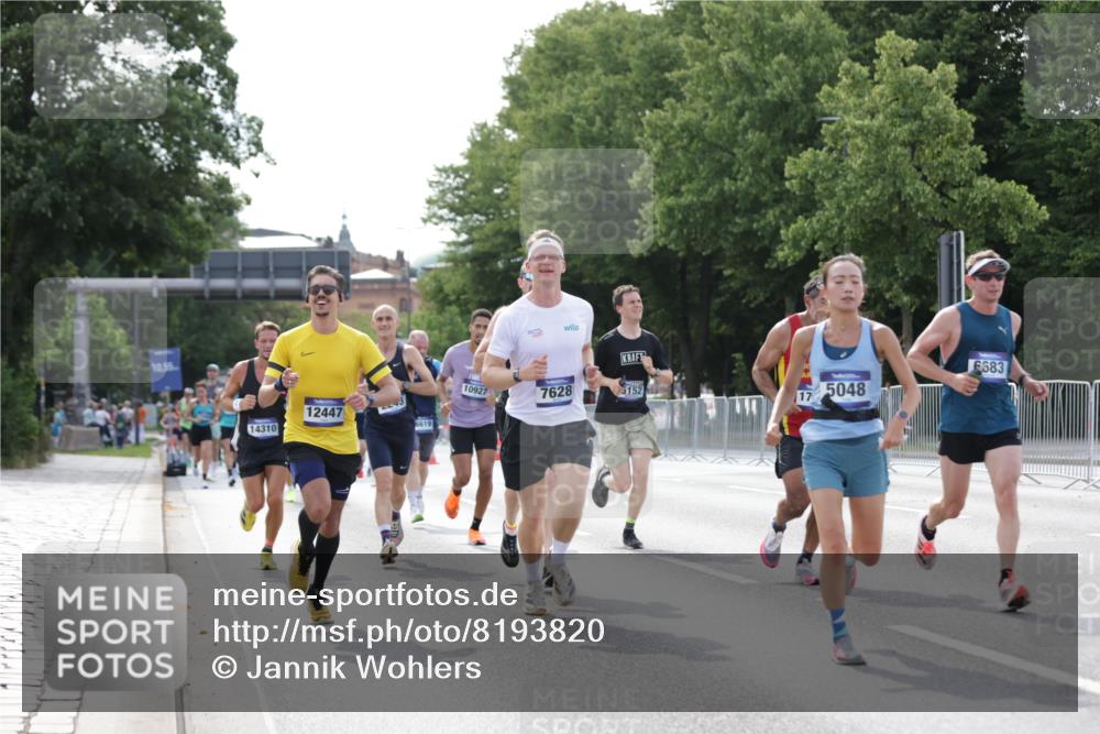 29.06.2025 - hella hamburg halbmarathon Jannik Wohlers http://msf.ph/oto/8193820 29.06.2025 09:46:13 Lombardsbrücke 1344, 1889, 2243, 4477, 4944, 5048, 5152, 6683, 7628, 8312, 8784, 10298, 10927, 10929, 11230, 11304, 11661, 12447, 12987, 13961, 14310, 14450, 15902, 16065, 16140, 16243, 16505, 16619, 16811, 16957, 17751, 18277, 18422 meine-sportfotos.de
