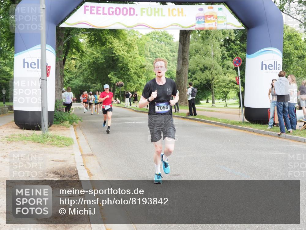 29.06.2025 - hella hamburg halbmarathon MichiJ http://msf.ph/oto/8193842 29.06.2025 10:20:13 Zwischen KM18-KM19 7055, 17768, 18235 meine-sportfotos.de