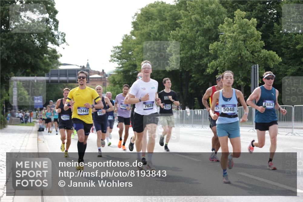 29.06.2025 - hella hamburg halbmarathon Jannik Wohlers http://msf.ph/oto/8193843 29.06.2025 09:46:13 Lombardsbrücke 1344, 1889, 2243, 4477, 4944, 5048, 5152, 6683, 7628, 8312, 8784, 10298, 10927, 10929, 11230, 11304, 11661, 12447, 12987, 13961, 14310, 14450, 15902, 16065, 16140, 16243, 16505, 16619, 16811, 16957, 17751, 18277, 18422 meine-sportfotos.de