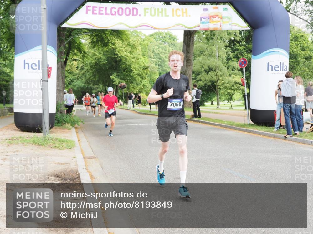 29.06.2025 - hella hamburg halbmarathon MichiJ http://msf.ph/oto/8193849 29.06.2025 10:20:13 Zwischen KM18-KM19 7055, 17768, 18235 meine-sportfotos.de