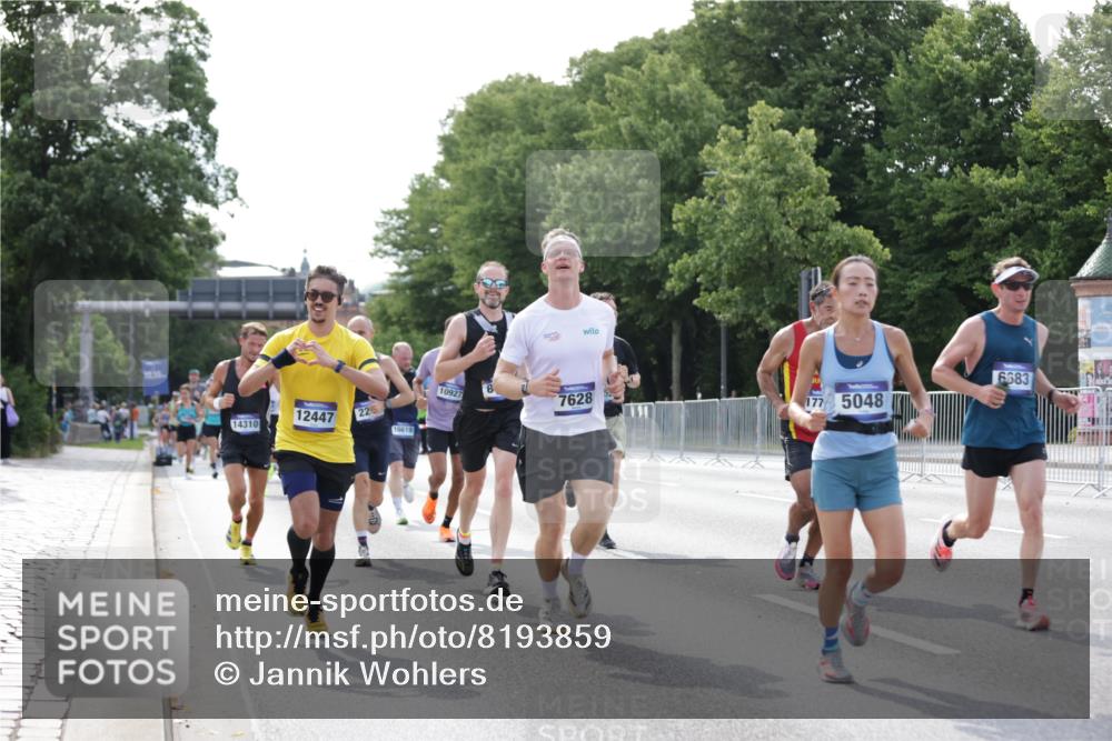 29.06.2025 - hella hamburg halbmarathon Jannik Wohlers http://msf.ph/oto/8193859 29.06.2025 09:46:14 Lombardsbrücke 1344, 1889, 2243, 4477, 4944, 5048, 5152, 6683, 7628, 8312, 8784, 10298, 10927, 10929, 11230, 11304, 11661, 12447, 12987, 13961, 14310, 14450, 15902, 16065, 16140, 16243, 16505, 16619, 16811, 16957, 17751, 18277, 18422 meine-sportfotos.de