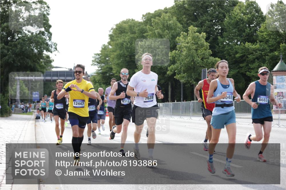 29.06.2025 - hella hamburg halbmarathon Jannik Wohlers http://msf.ph/oto/8193886 29.06.2025 09:46:14 Lombardsbrücke 1344, 1889, 2243, 4477, 4944, 5048, 5152, 6683, 7628, 8312, 8784, 10298, 10927, 10929, 11230, 11304, 11661, 12447, 12987, 13961, 14310, 14450, 15902, 16065, 16140, 16243, 16505, 16619, 16811, 16957, 17751, 18277, 18422 meine-sportfotos.de