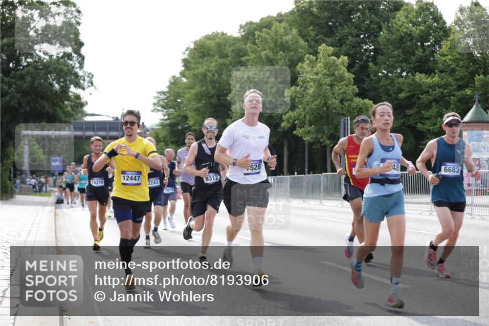 29.06.2025 - hella hamburg halbmarathon Jannik Wohlers http://msf.ph/oto/8193906 29.06.2025 09:46:14 Lombardsbrücke 1344, 1889, 2243, 4477, 4944, 5048, 5152, 6683, 7628, 8312, 8784, 10298, 10927, 10929, 11230, 11304, 11661, 12447, 12987, 13961, 14310, 14450, 15902, 16065, 16140, 16243, 16505, 16619, 16811, 16957, 17751, 18277, 18422 meine-sportfotos.de