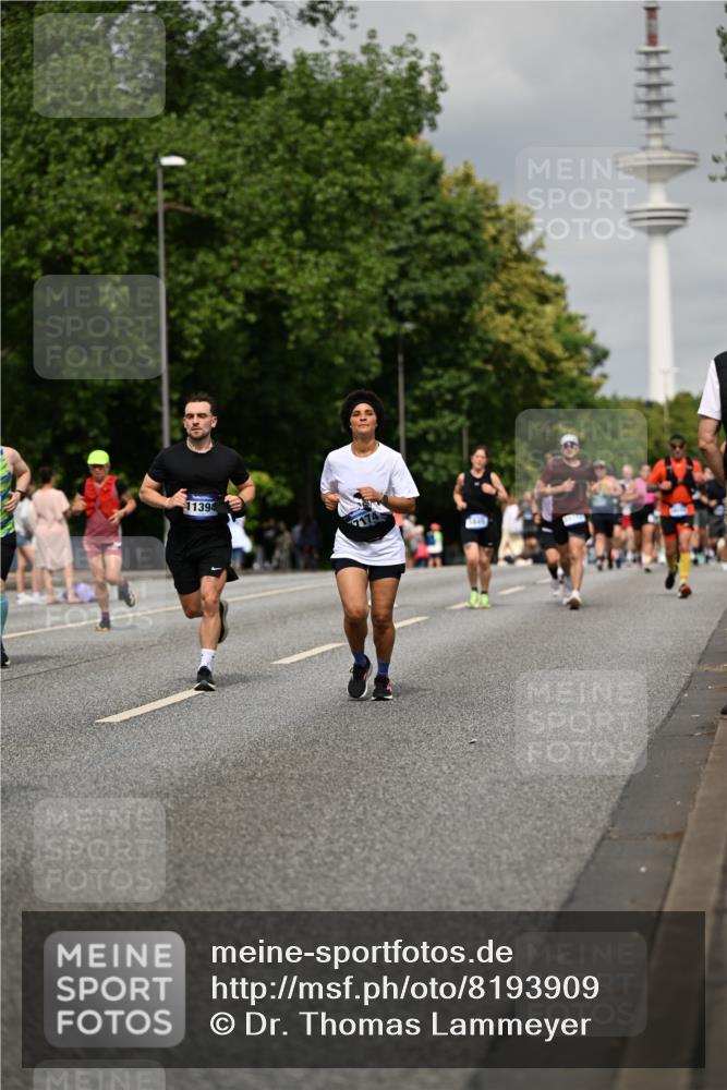 29.06.2025 - hella hamburg halbmarathon Dr. Thomas Lammeyer http://msf.ph/oto/8193909 29.06.2025 10:11:19 Kennedybrücke 4502, 5287, 5807, 5845, 5926, 6517, 7503, 10283, 10703, 11114, 11394 meine-sportfotos.de