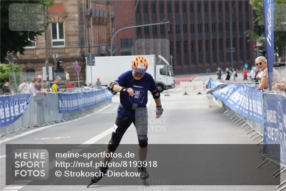 29.06.2025 - hella hamburg halbmarathon Strokosch-Dieckow http://msf.ph/oto/8193918 29.06.2025 09:36:51 Ziel 20094 meine-sportfotos.de
