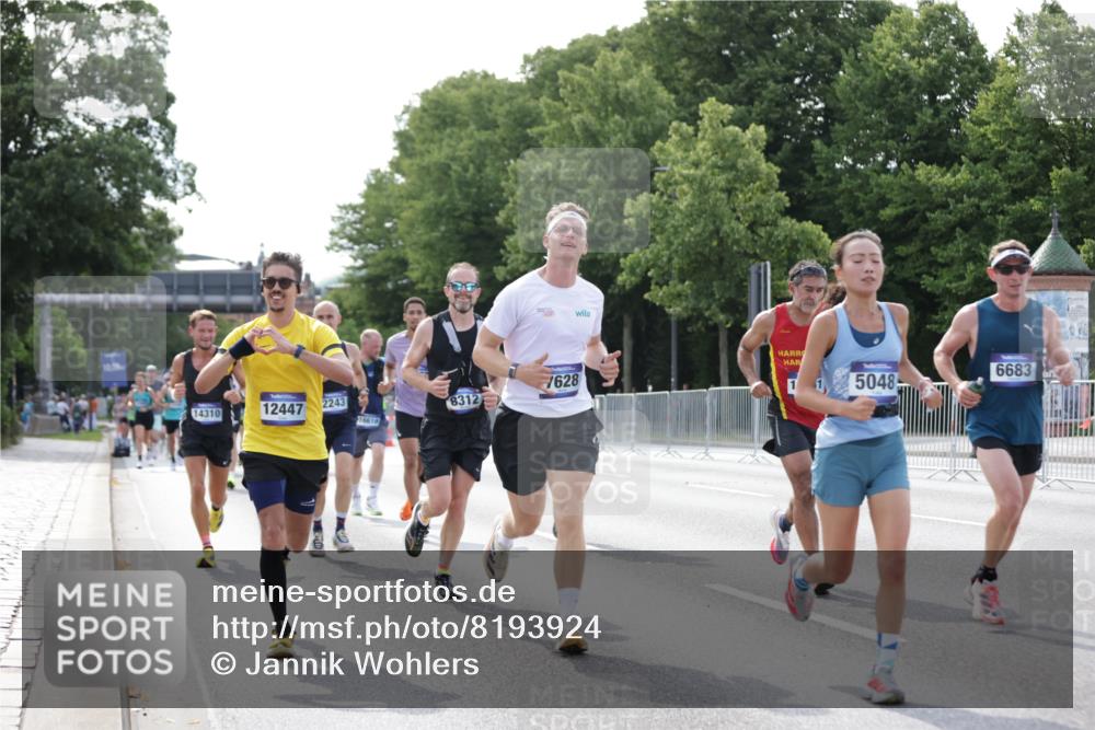 29.06.2025 - hella hamburg halbmarathon Jannik Wohlers http://msf.ph/oto/8193924 29.06.2025 09:46:14 Lombardsbrücke 1344, 1889, 2243, 4477, 4944, 5048, 5152, 6683, 7628, 8312, 8784, 10298, 10927, 10929, 11230, 11304, 11661, 12447, 12987, 13961, 14310, 14450, 15902, 16065, 16140, 16243, 16505, 16619, 16811, 16957, 17751, 18277, 18422 meine-sportfotos.de