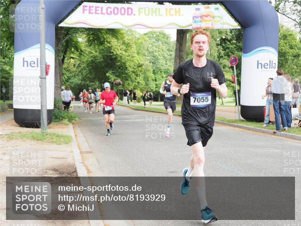 29.06.2025 - hella hamburg halbmarathon MichiJ http://msf.ph/oto/8193929 29.06.2025 10:20:13 Zwischen KM18-KM19 7055, 17768, 18235 meine-sportfotos.de