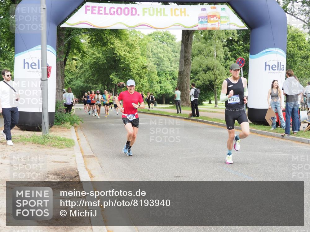 29.06.2025 - hella hamburg halbmarathon MichiJ http://msf.ph/oto/8193940 29.06.2025 10:20:15 Zwischen KM18-KM19 7055, 9381, 18235 meine-sportfotos.de
