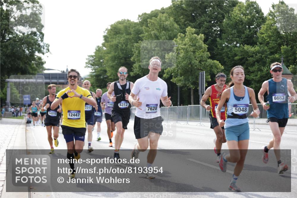 29.06.2025 - hella hamburg halbmarathon Jannik Wohlers http://msf.ph/oto/8193954 29.06.2025 09:46:14 Lombardsbrücke 1344, 1889, 2243, 4477, 4944, 5048, 5152, 6683, 7628, 8312, 8784, 10298, 10927, 10929, 11230, 11304, 11661, 12447, 12987, 13961, 14310, 14450, 15902, 16065, 16140, 16243, 16505, 16619, 16811, 16957, 17751, 18277, 18422 meine-sportfotos.de