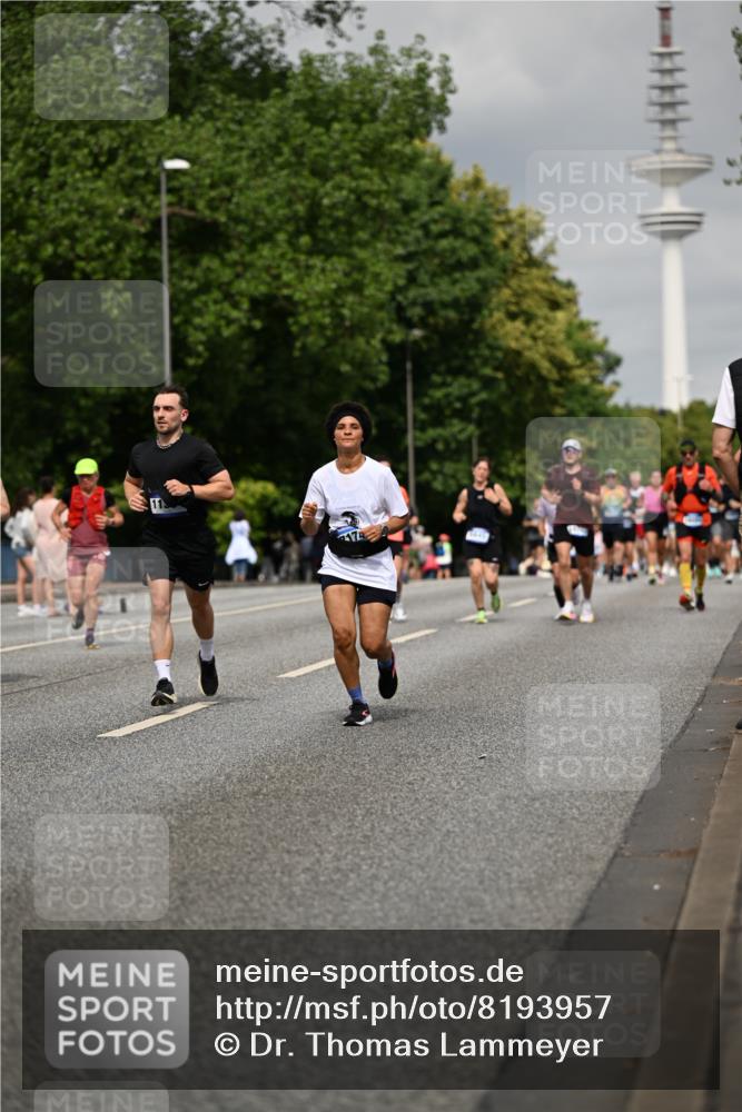 29.06.2025 - hella hamburg halbmarathon Dr. Thomas Lammeyer http://msf.ph/oto/8193957 29.06.2025 10:11:19 Kennedybrücke 4502, 5287, 5807, 5845, 5926, 6517, 7503, 10283, 10703, 11114, 11394 meine-sportfotos.de