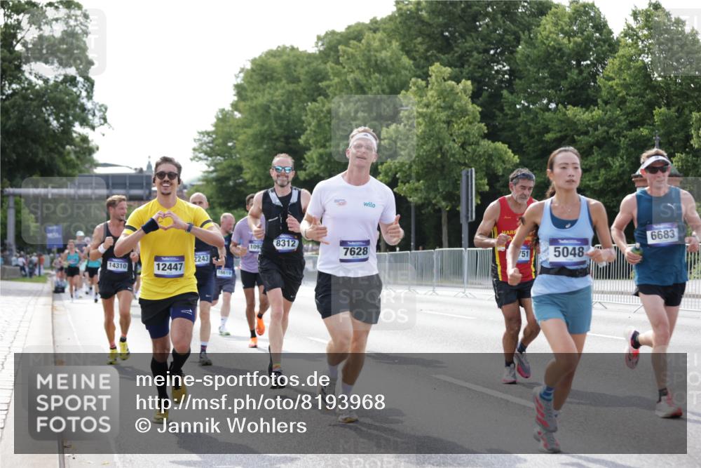 29.06.2025 - hella hamburg halbmarathon Jannik Wohlers http://msf.ph/oto/8193968 29.06.2025 09:46:14 Lombardsbrücke 1344, 1889, 2243, 4477, 4944, 5048, 5152, 6683, 7628, 8312, 8784, 10298, 10927, 10929, 11230, 11304, 11661, 12447, 12987, 13961, 14310, 14450, 15902, 16065, 16140, 16243, 16505, 16619, 16811, 16957, 17751, 18277, 18422 meine-sportfotos.de